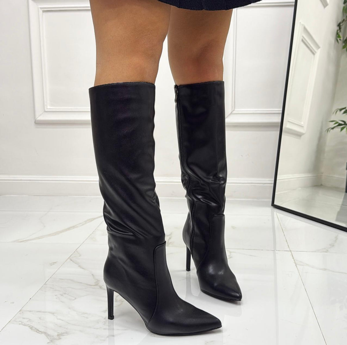 LOLA CRUZ Stivali Tronchetto Aureline In Pelle Neri Con Borchie 032T84BK - Foto 2