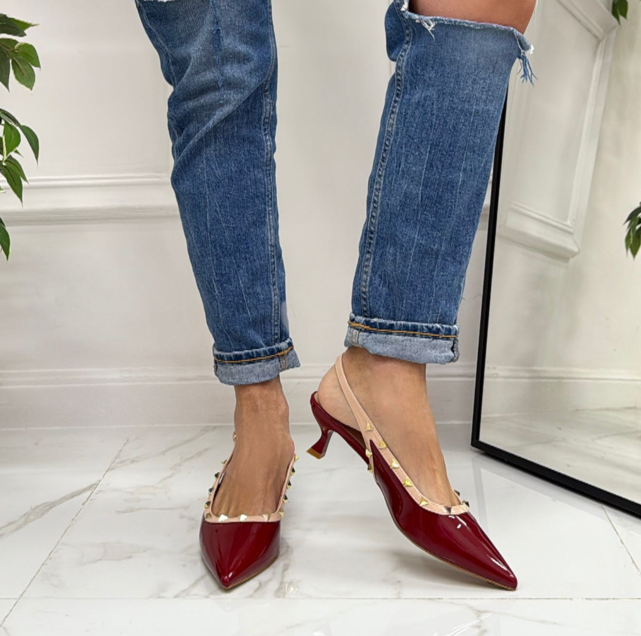 Halyna - Décolleté Donna Cinturino Tacco Spillo Basso Borchie Elegante Vernice Bordeaux