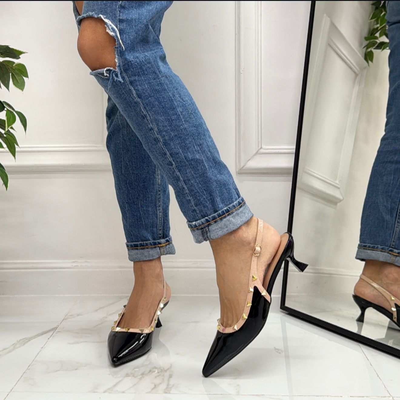 Halyna - Décolleté Donna Cinturino Tacco Spillo Basso Borchie Elegante Vernice Nero
