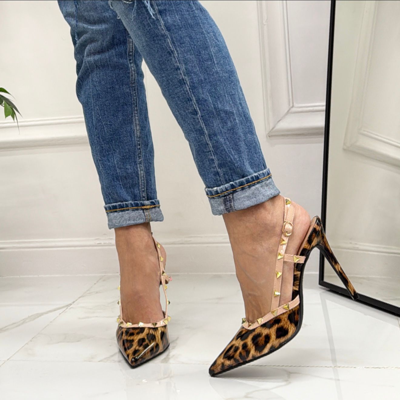 Majda  - Décolleté Donna Cinturino Tacco Spillo Basso Borchie Elegante Vernice Leopardato