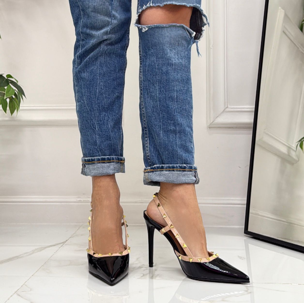 Majda - Décolleté Donna Cinturino Tacco Spillo Basso Borchie Elegante Vernice Nero