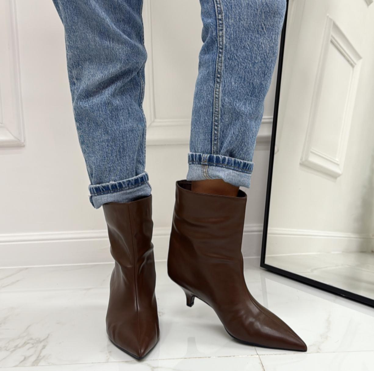 Joia - Stivale Donna Basso Tacco Punta Casual Elegante Marrone