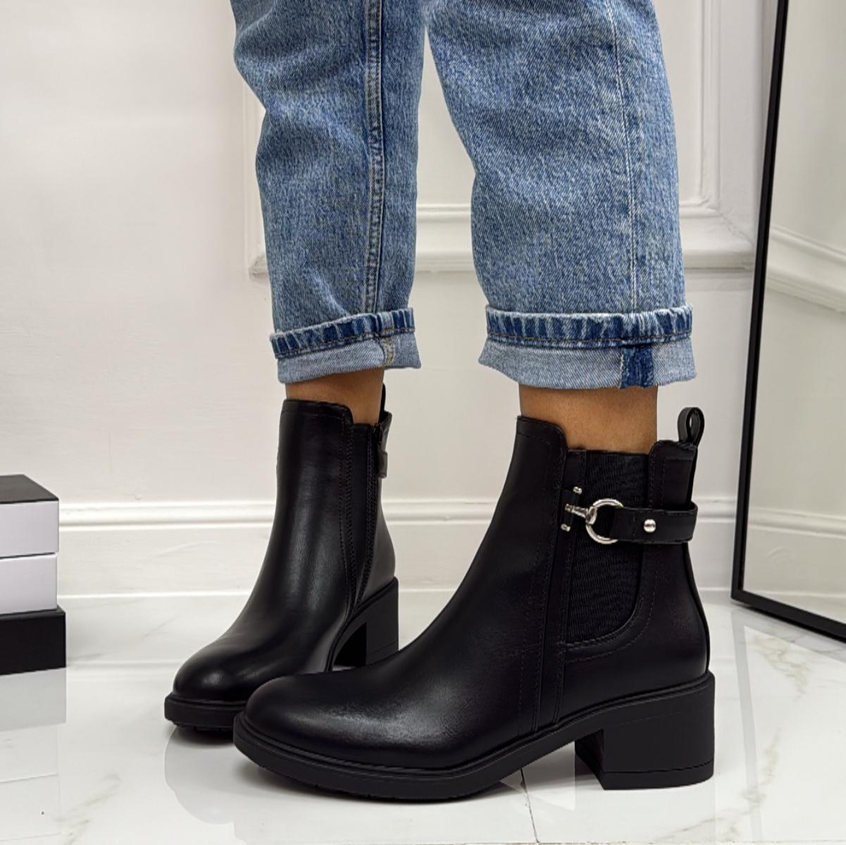 Bruna - Stivaletto Anfibio Donna Scarpa Basso Casual Comodo Fibbia Nero