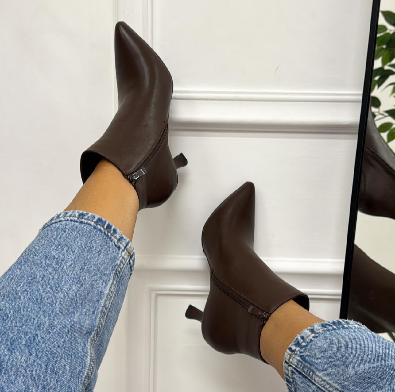 Amelie - Stivaletti Donna Tacco Basso Punta Marrone