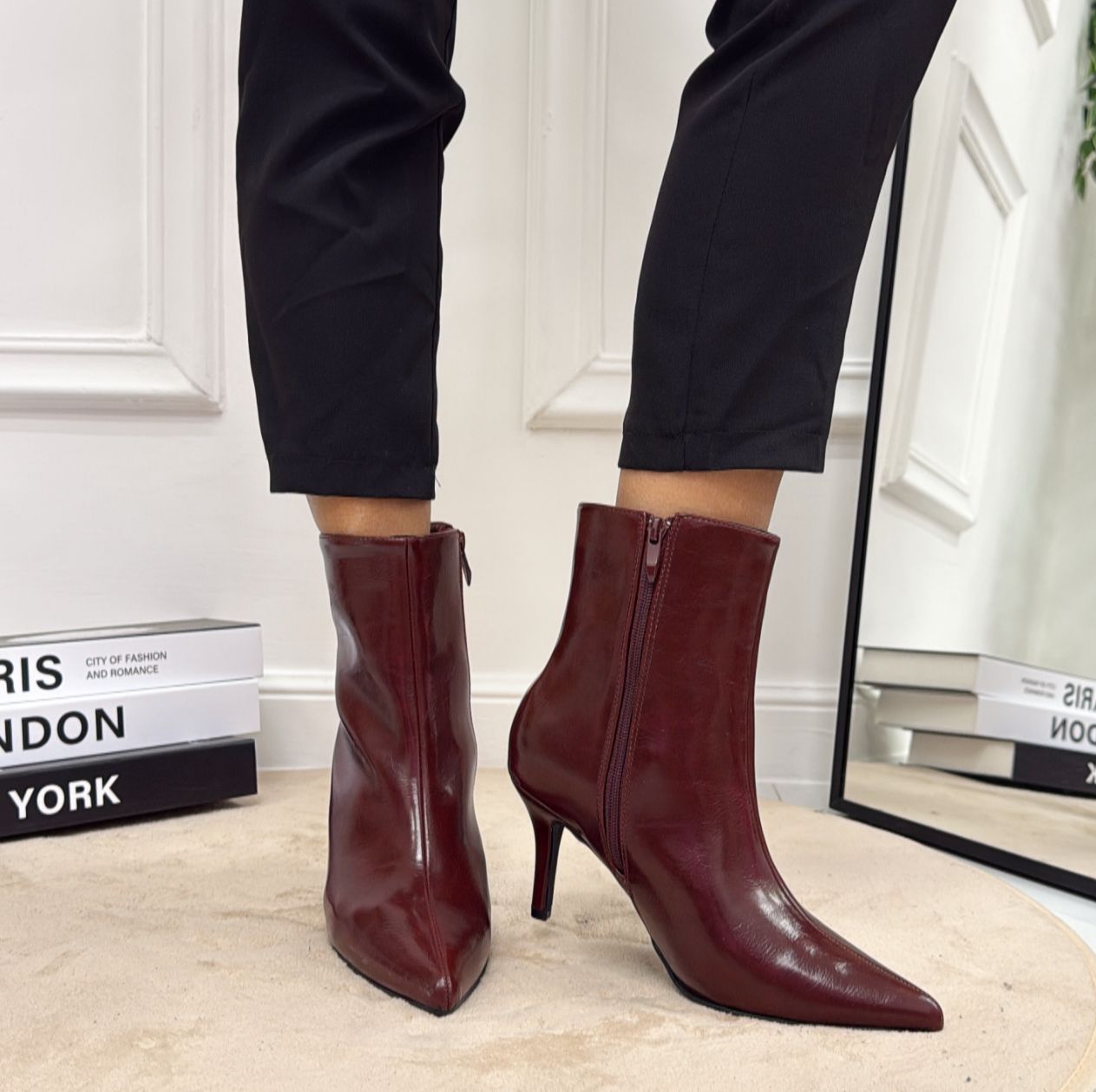 Clare - Stivaletti Donna Tacco Basso Punta Bordeaux
