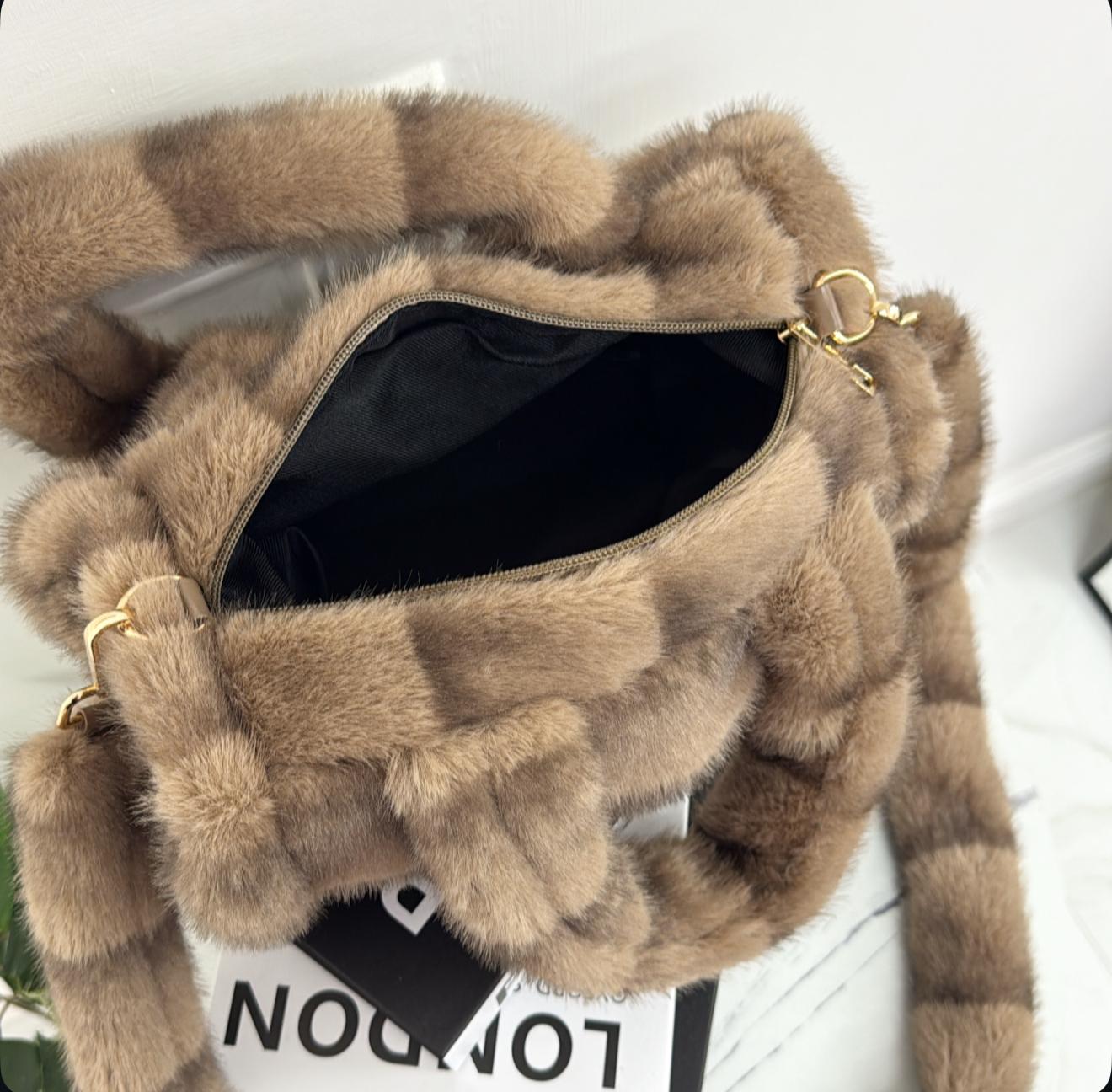 Londra - Borsa Clutch in Eco - Pelliccia