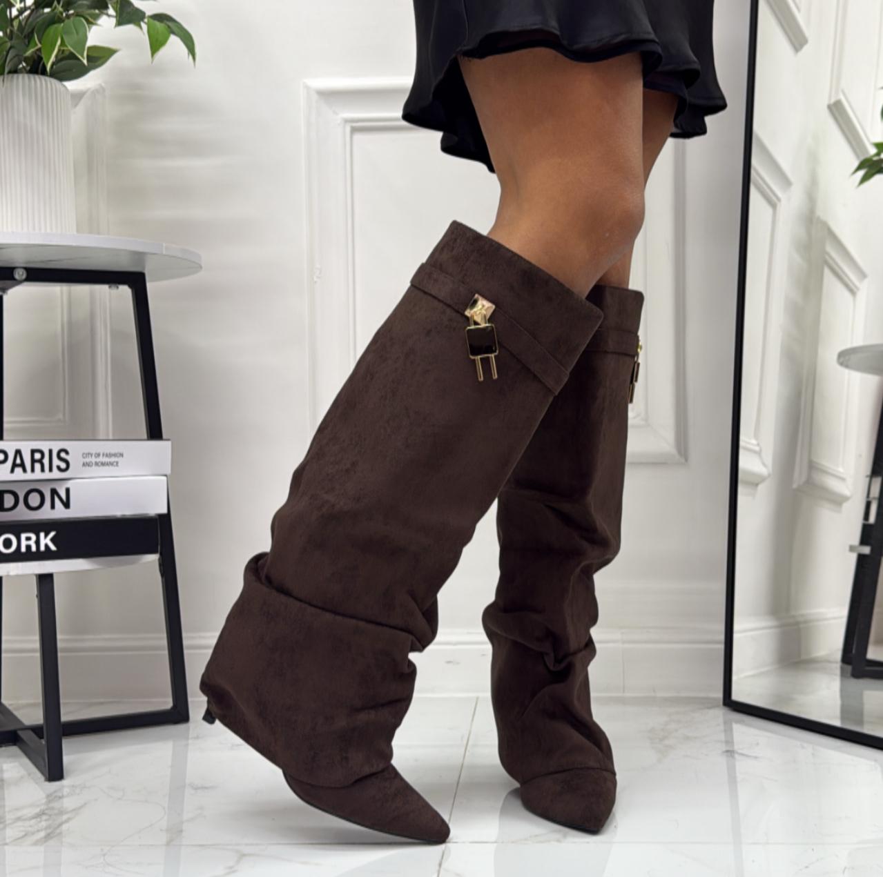 Lucilla - Stivale Alto Donna Scarpa Punta Tacco Spillo Marrone