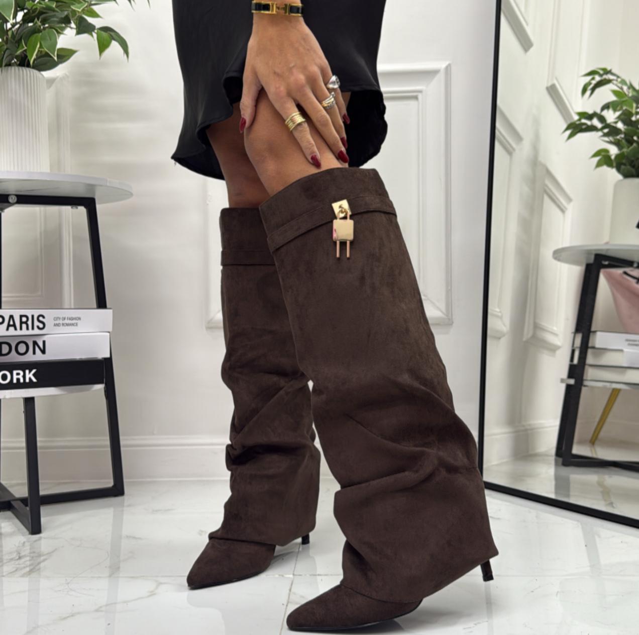 Lucilla - Stivale Alto Donna Scarpa Punta Tacco Spillo Marrone