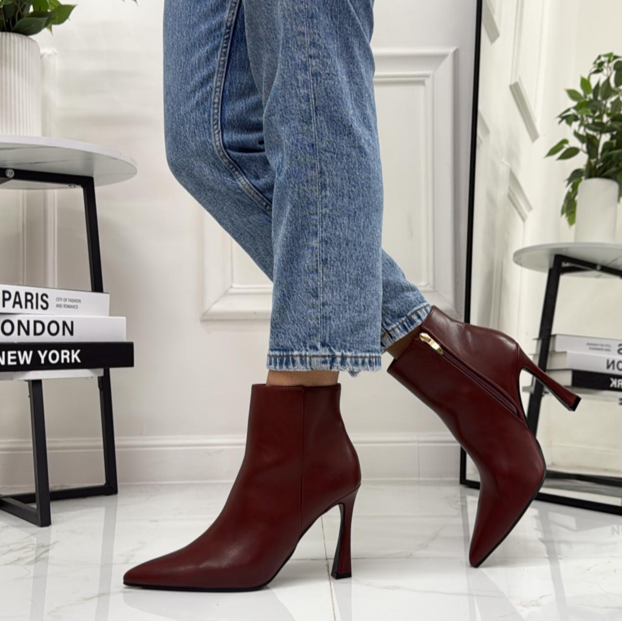 Ilaria - Stivaletti Donna Tacco Basso Punta Bordeaux