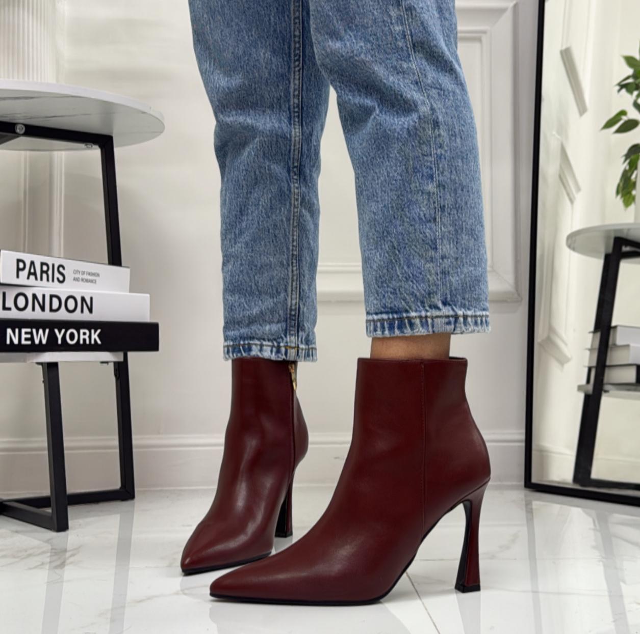 Ilaria - Stivaletti Donna Tacco Basso Punta Bordeaux