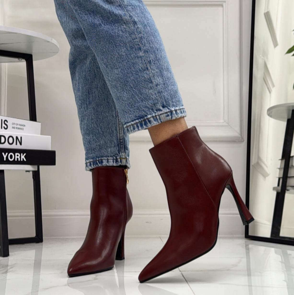 Ilaria - Stivaletti Donna Tacco Basso Punta Bordeaux