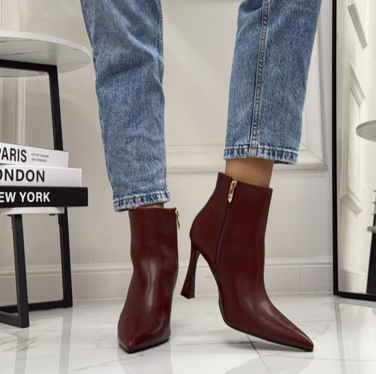 Ilaria - Stivaletti Donna Tacco Basso Punta Bordeaux