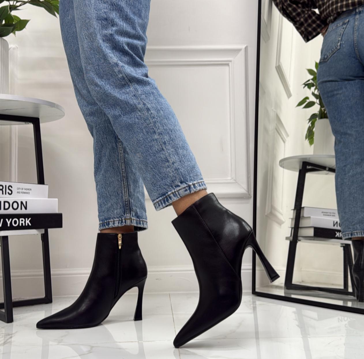 Ilaria - Stivaletti Donna Tacco Basso Punta Nero