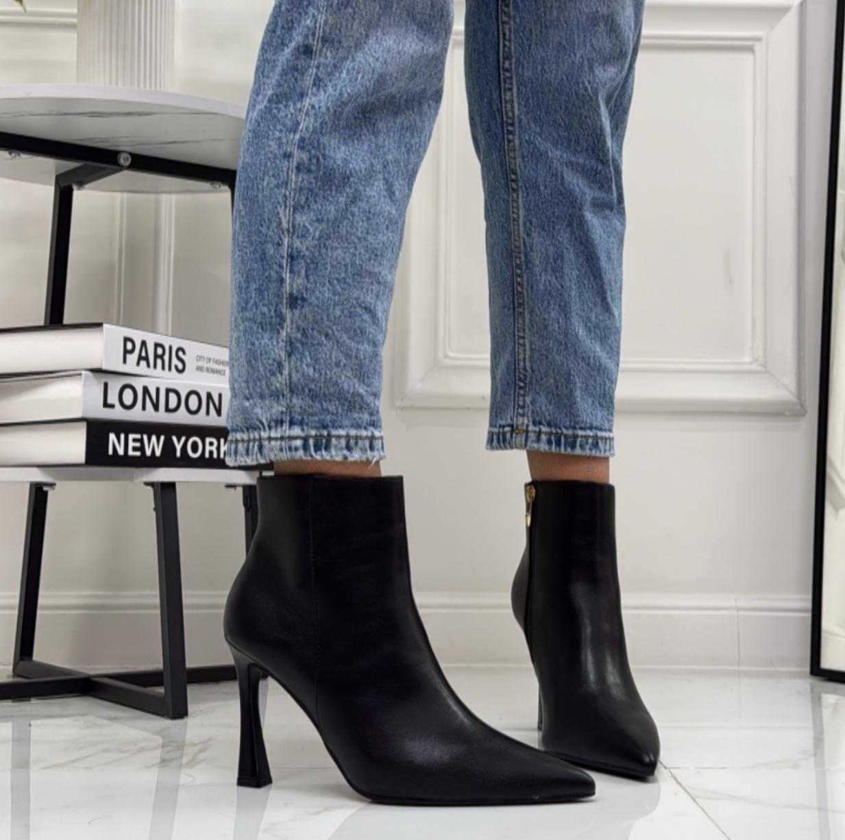 Ilaria - Stivaletti Donna Tacco Basso Punta Nero