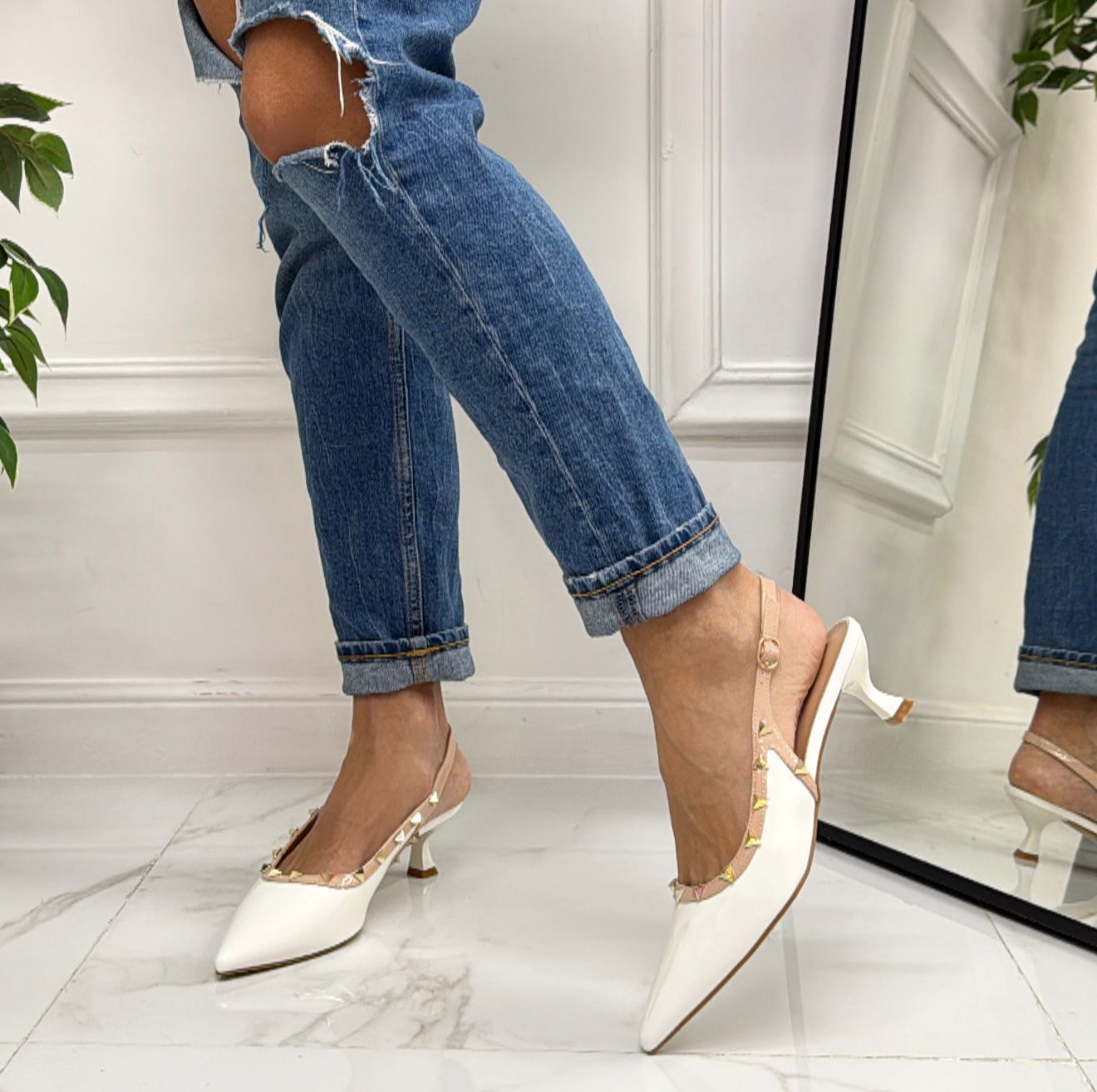 Halyna - Décolleté Donna Cinturino Tacco Spillo Basso Borchie Elegante Vernice Bianco