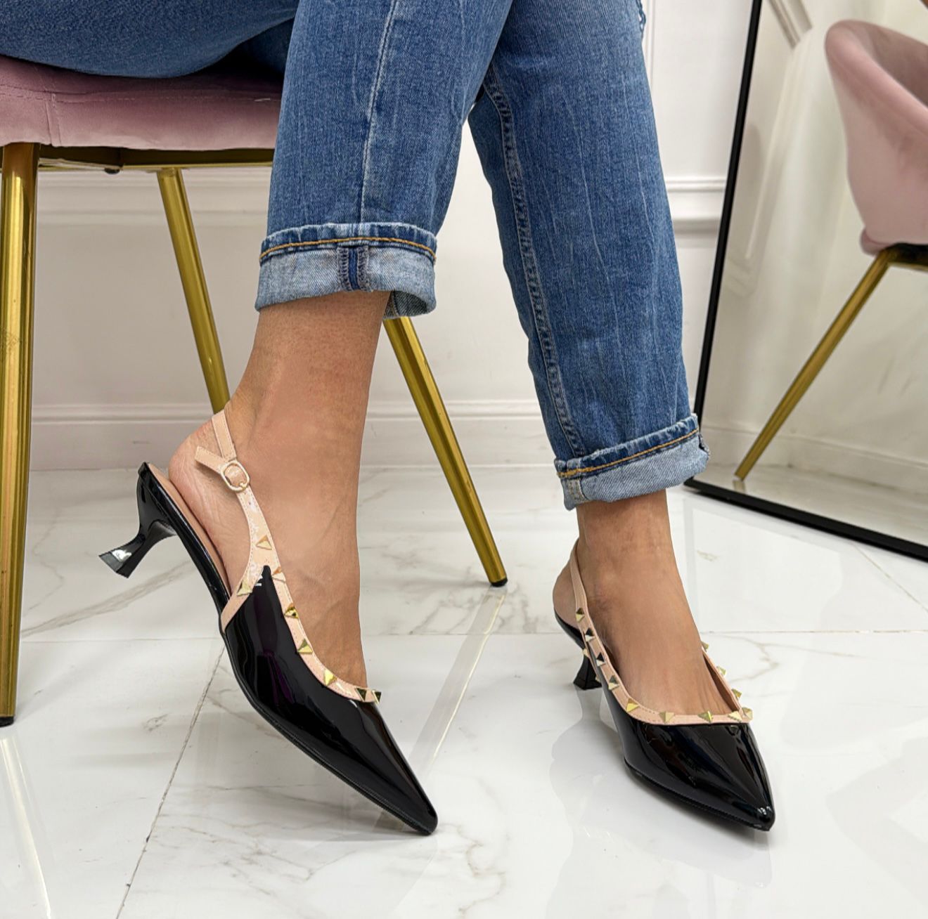 Halyna - Décolleté Donna Cinturino Tacco Spillo Basso Borchie Elegante Vernice Nero