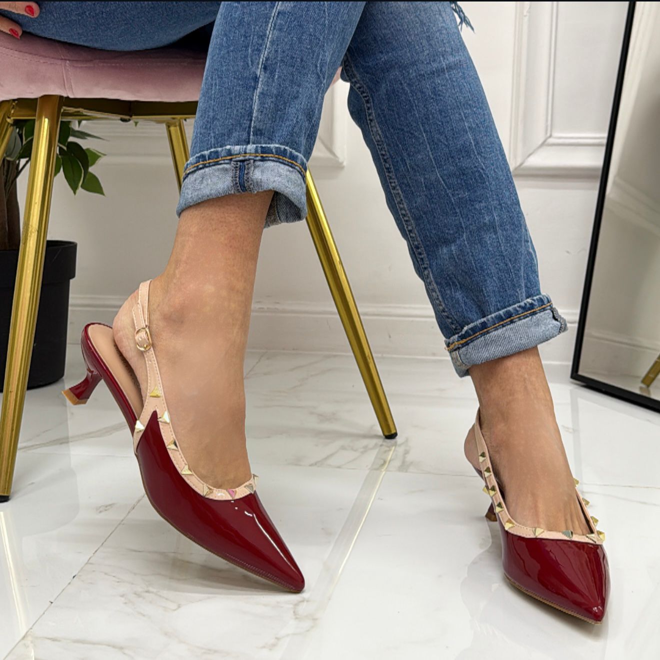 Halyna - Décolleté Donna Cinturino Tacco Spillo Basso Borchie Elegante Vernice Bordeaux