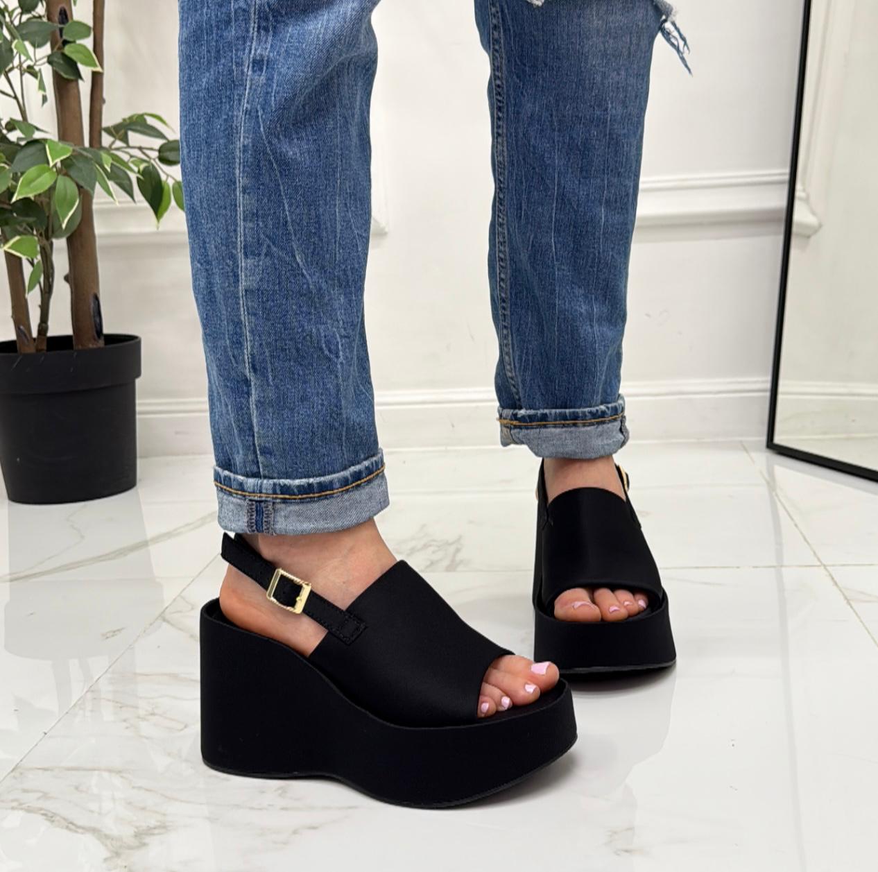 Ketty - Sandalo Zeppa Donna Punta Tallone Scoperto Cinturino Nero