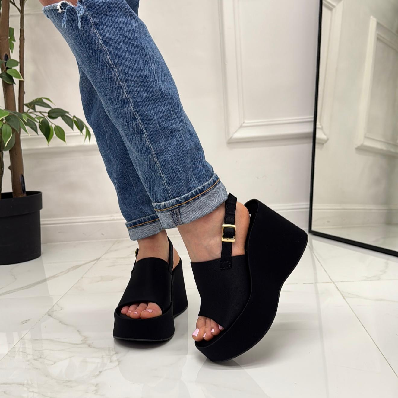 Ketty - Sandalo Zeppa Donna Punta Tallone Scoperto Cinturino Nero