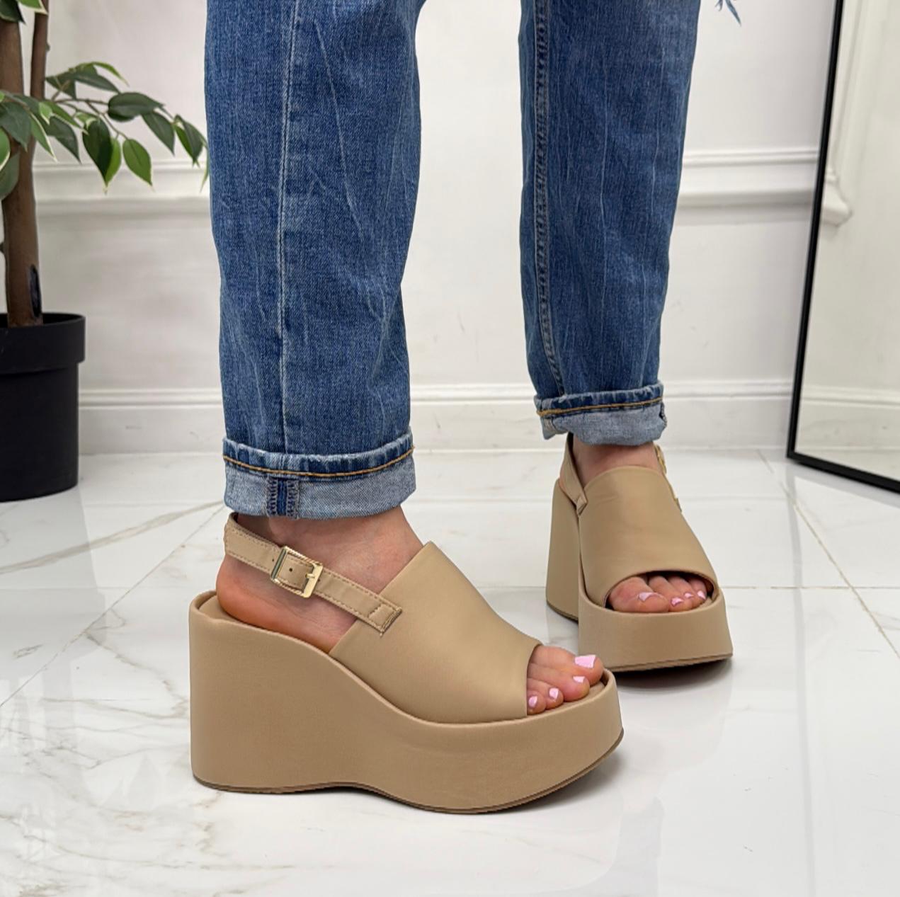 Ketty - Sandalo Zeppa Donna Punta Tallone Scoperto Cinturino Beige