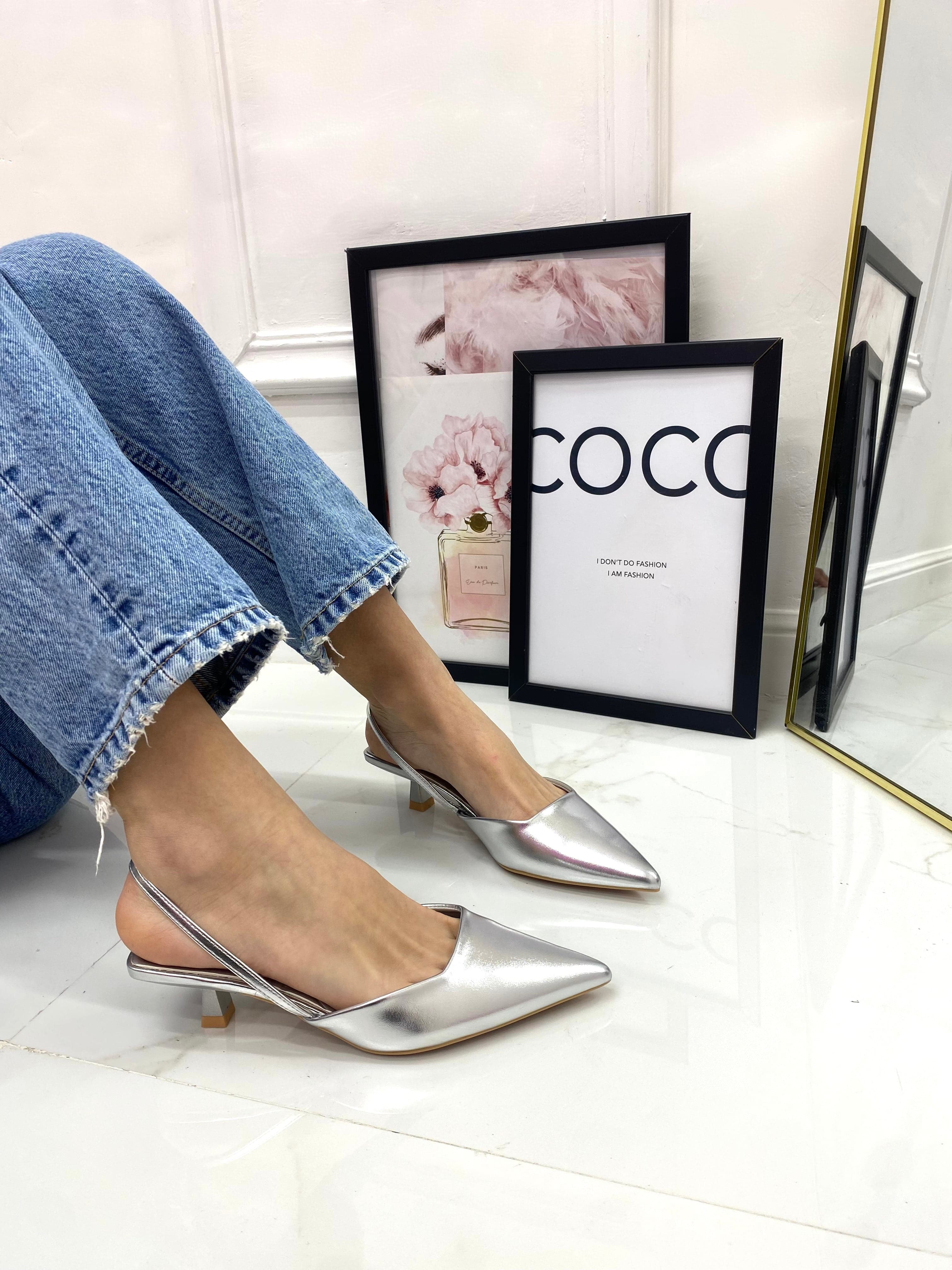 Tacco basso 2025 a punta